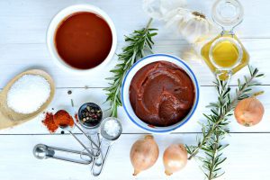 مواد اولیه لازم برای تهیه سس قرمز کتویی